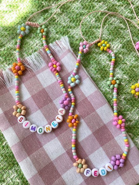 Collar margaritas pastel