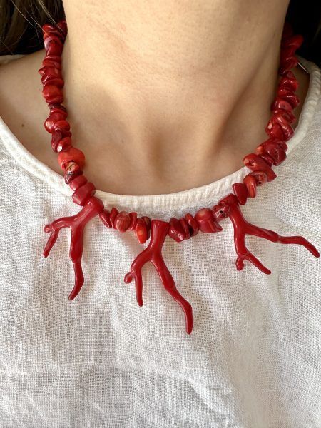 Collar coral rojo